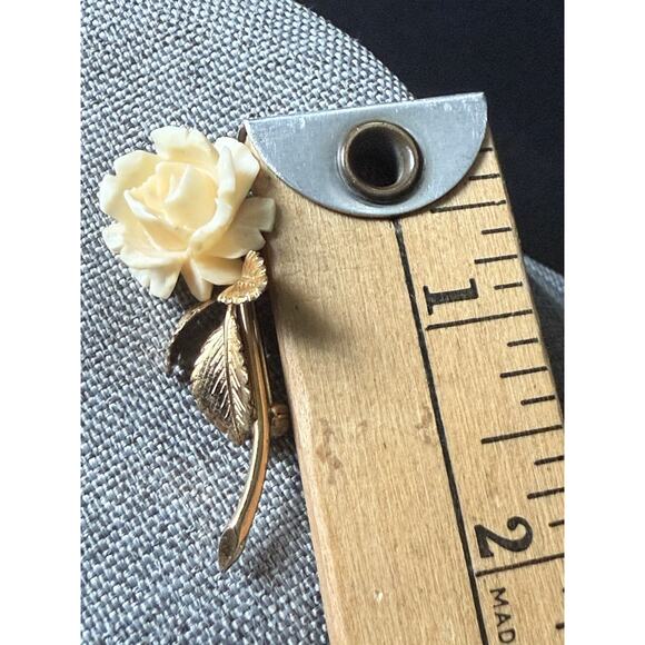Vintage Carved White Rose Brooch Pin 1/20 12K Gold Filled Artsy Career Cocktail - Picture 4 of 6